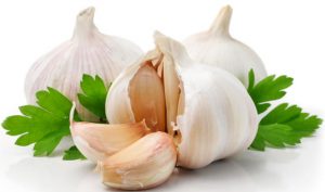 How To Consume Garlic But Avoid The “Inevitable” Bad Breath